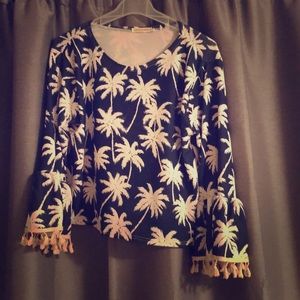 Cute summery shirt with fringe sleeves